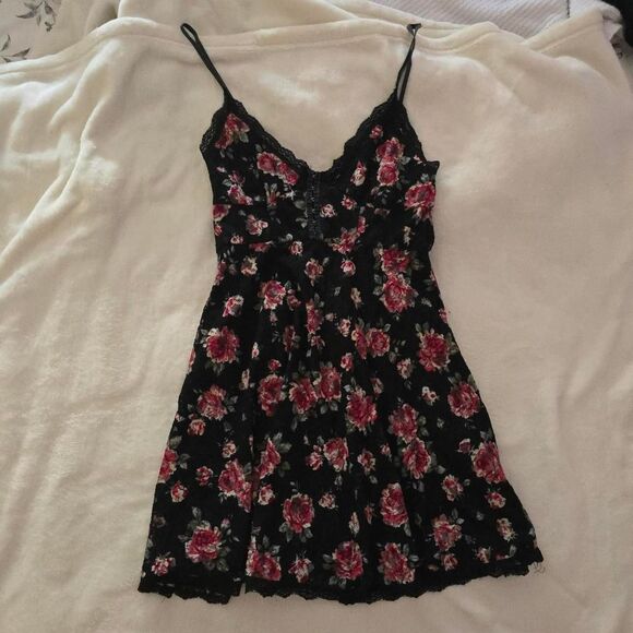 Betsey Johnson Dresses & Skirts - Betsey Johnson Floral Mini Dress in Black and Pink